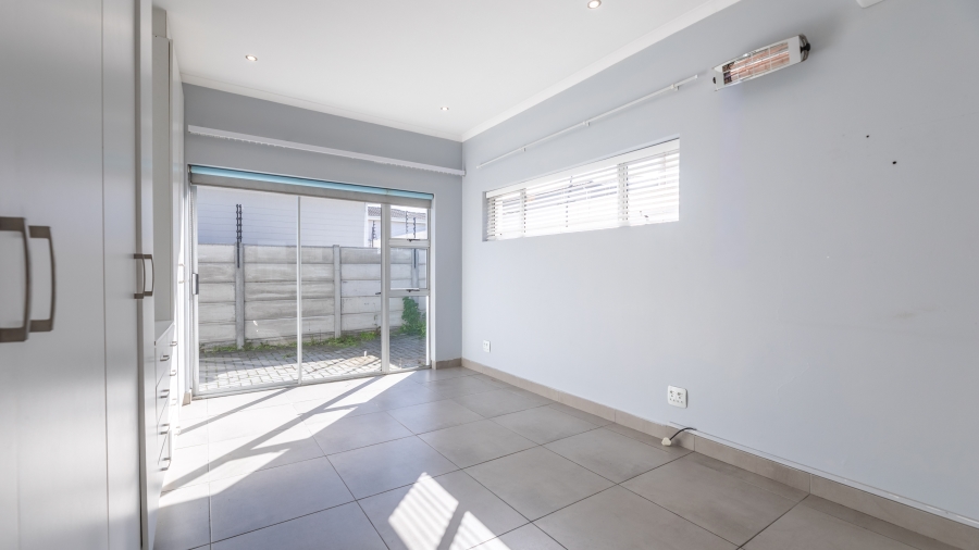 To Let 4 Bedroom Property for Rent in Parklands North Western Cape
